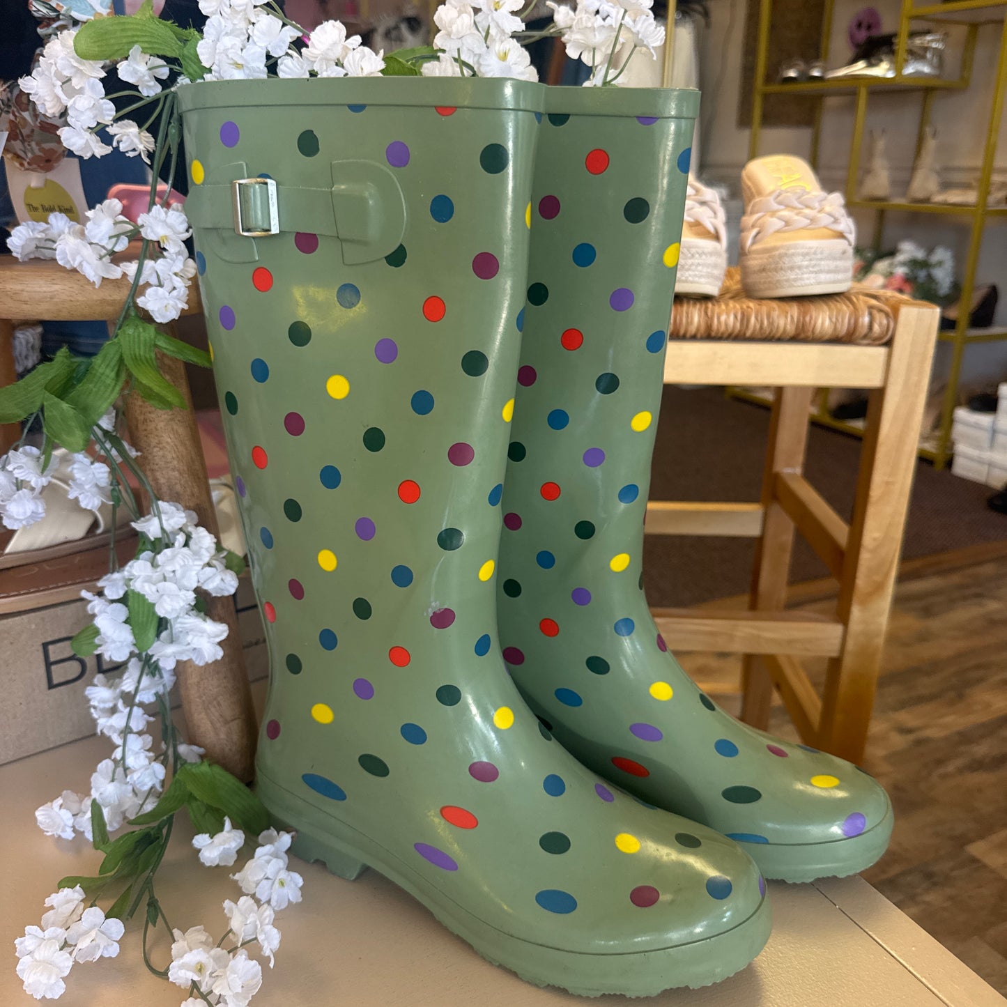 (9) Polkadot rain boots
