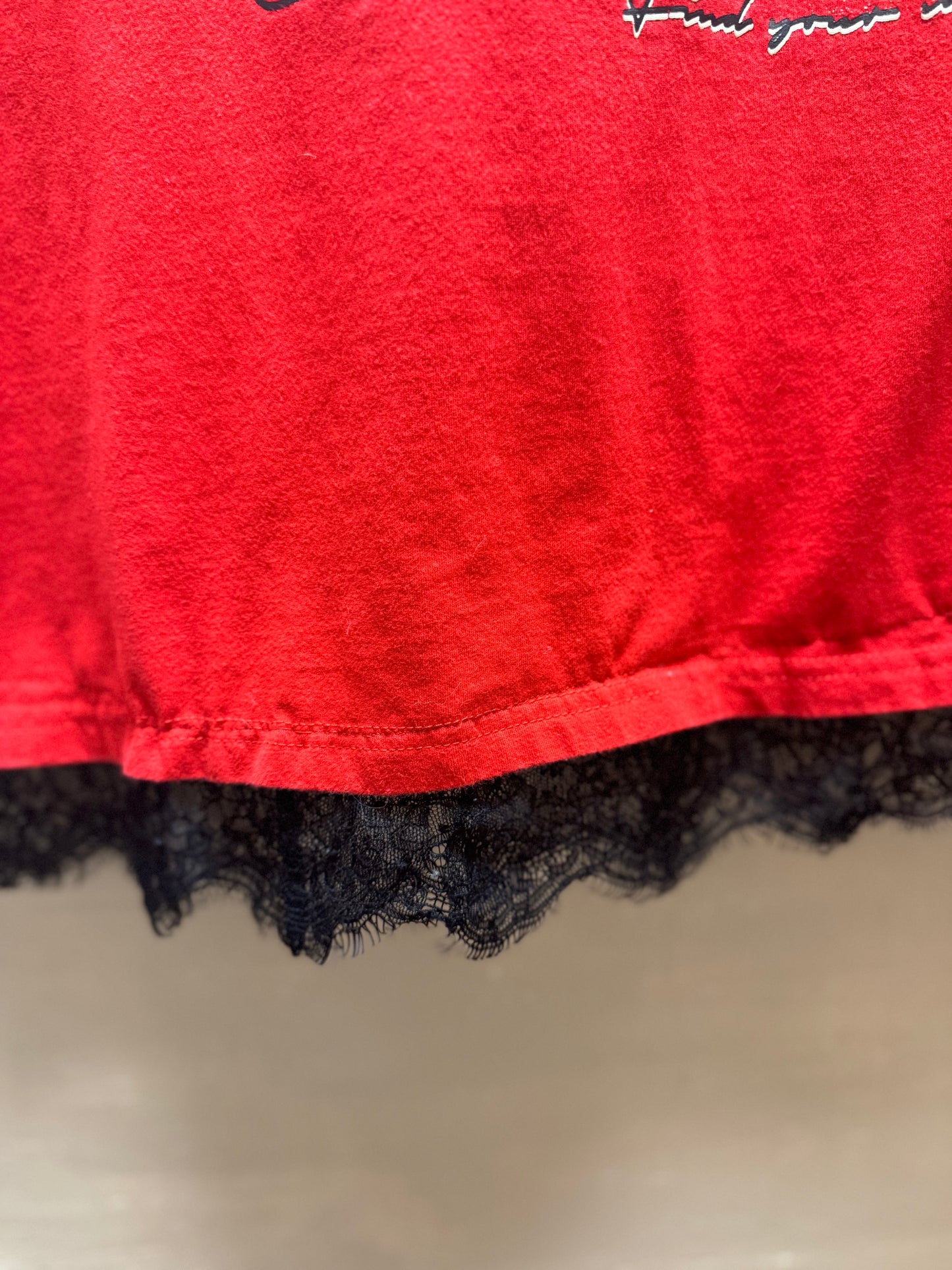 (L) LA Red Graphic Tee